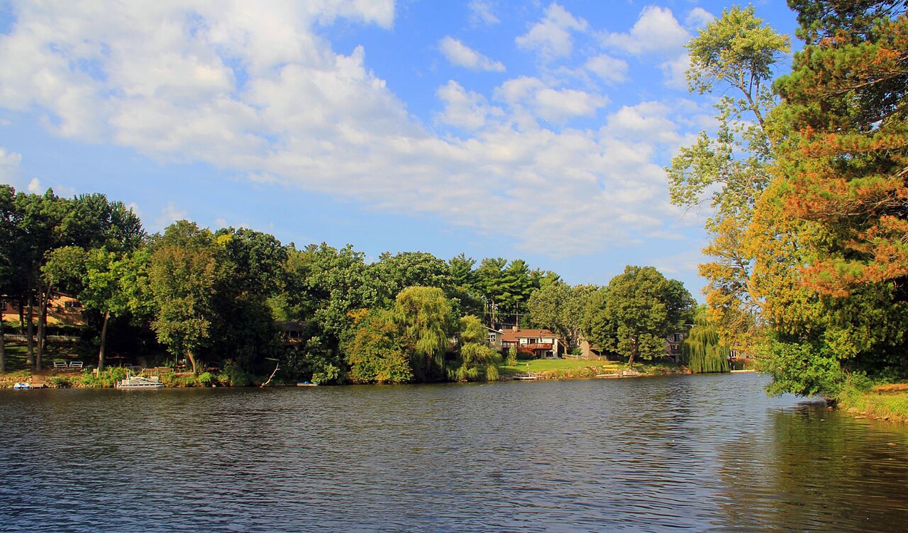 Lake in the Hills, Illinois — Lake in the Hills - Woods Creek Lake